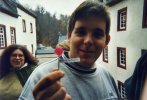 Jens Matheuszik pr�sentiert den 'Lluder Lolli', der - fr�her eingesetzt - den Ratschlu� des Baih�rs entscheidend h�tte beeinflussen k�nnen...